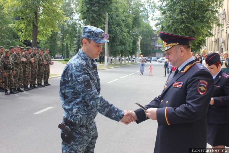 Фото с 60.mvd.ru