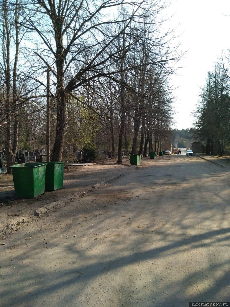 Убранный участок одного из городских кладбищ новым подрядчиком