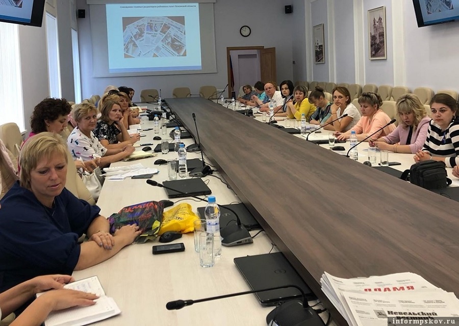 popu-negrami-gazeta-pskovskie-novosti-patsani-lizhut