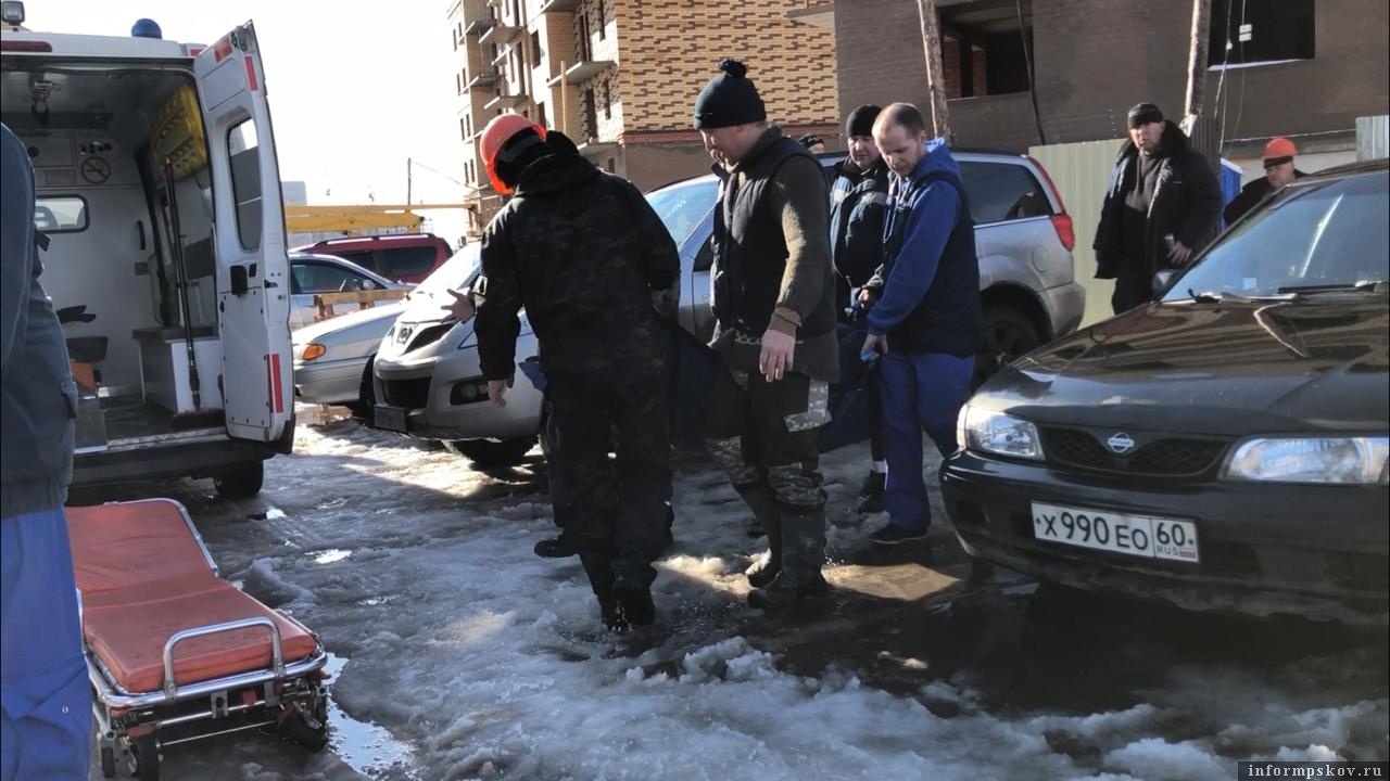 2 марта мужчина упал с высоты на стройплощадке в Борисовичах. Фото: Псковское агентство информации. 