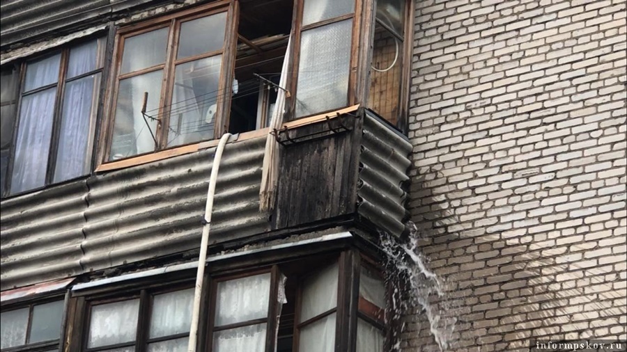 На Московскую, 1 уже приехали пожарные. Фото: ПАИ.
