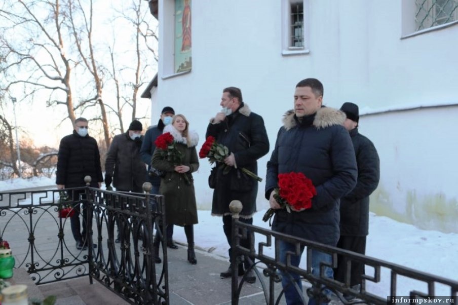 Губернатор Псковской области посетил могилу Пушкина. Фото администрации Псковской области.