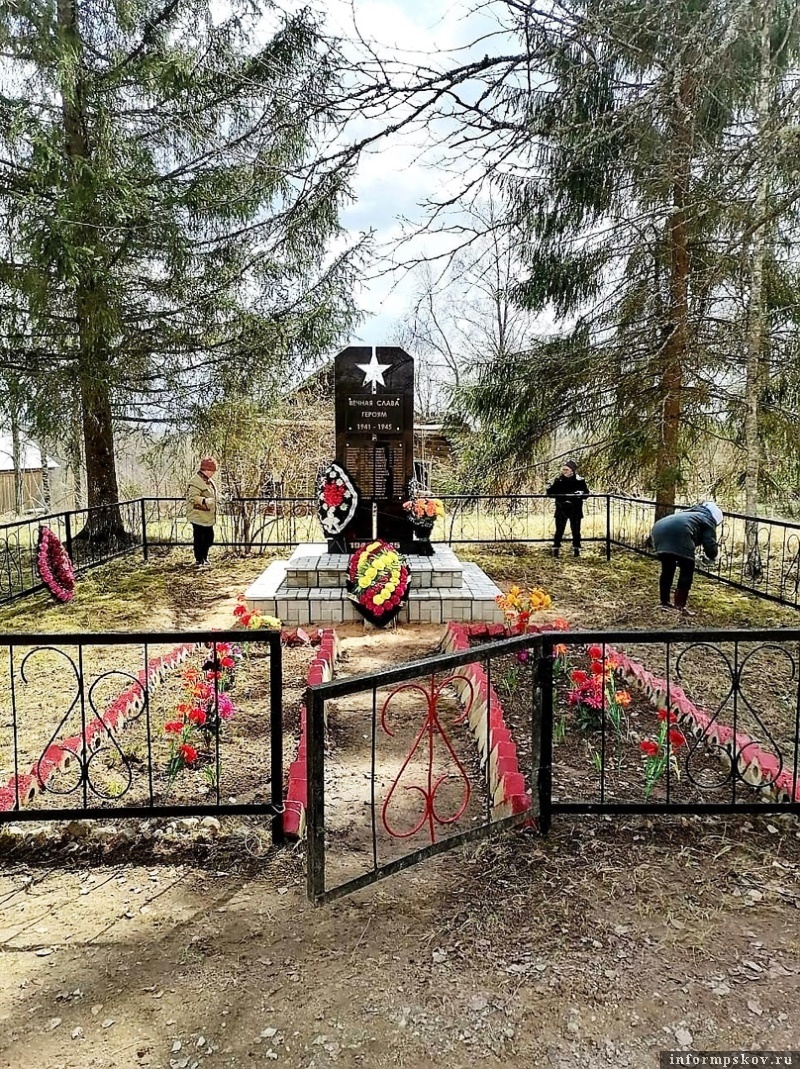 Ко дню Победы в Соседно привели в порядок братское захоронение