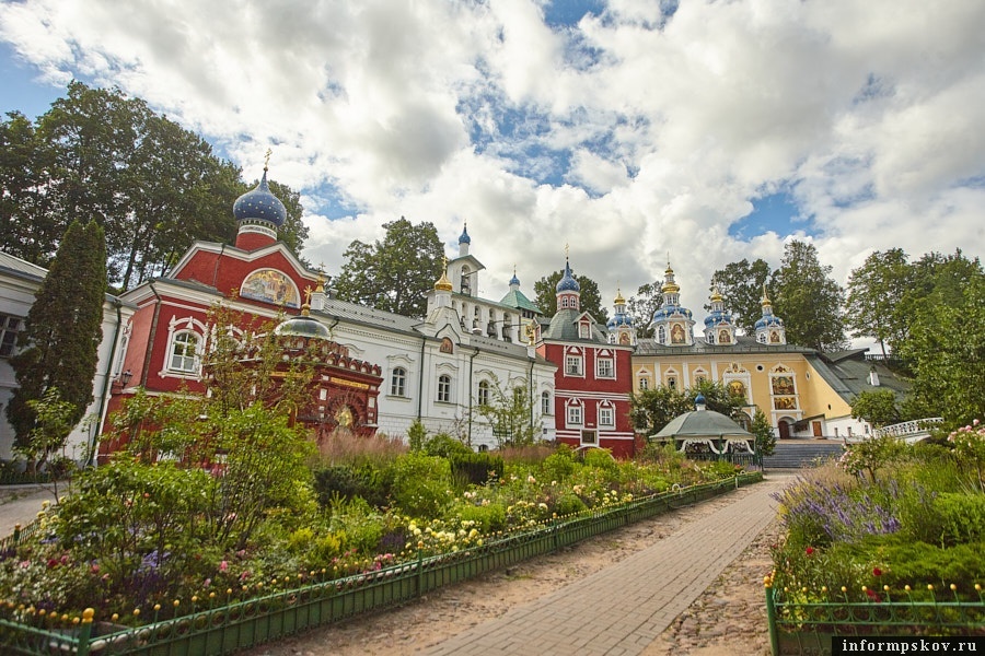 Псково-Печерский монастырь. Фото Дарьи Хватковой