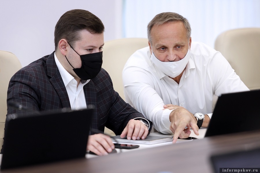 Фото: пресс-служба Псковского областного Собрания.