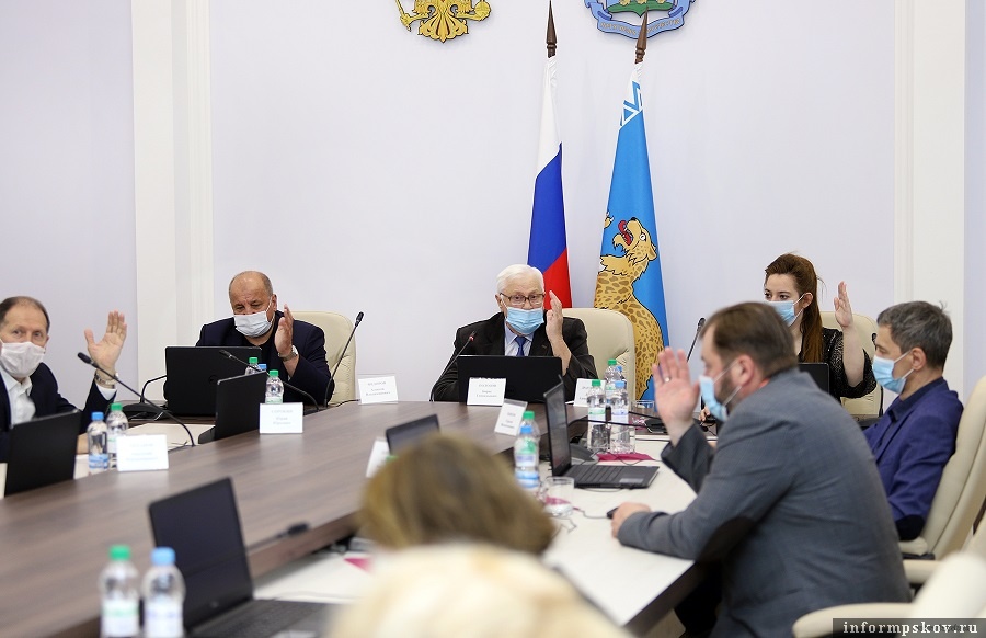 Фото: пресс-служба Псковского областного Собрания.