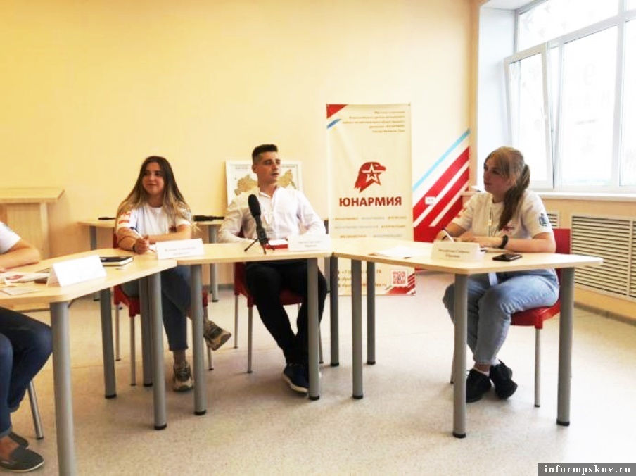 Такие мероприятия позволяют обмениваться опытом, успешными практиками по патриотическому воспитанию. Фото  «Великолукская правда. Новости»