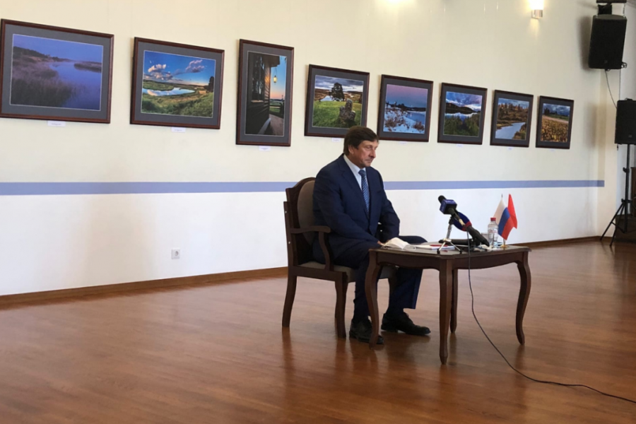 Глава города Великие Луки во время пресс-конференции. Фото LUKI NEWS