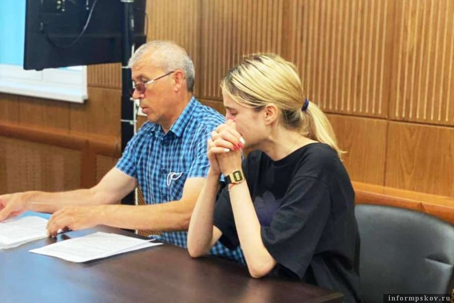 Валерия Башкирова плачет во время рассмотрения ходатайства об ужесточении меры пресечения. Фото пресс-служба суда Тверского района