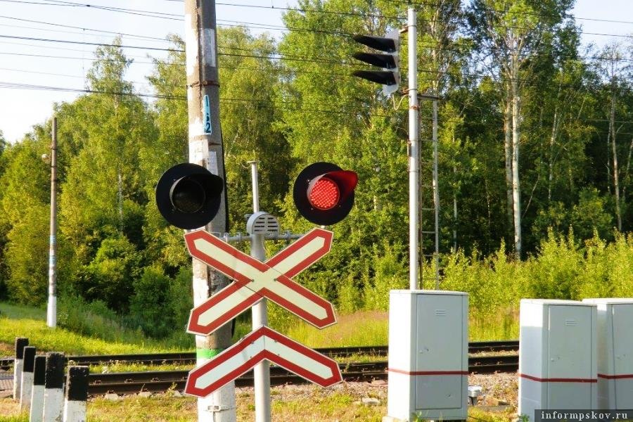 Железнодорожные переезды закроют на сутки в связи с ремонтом. Фото pikabu.ru
