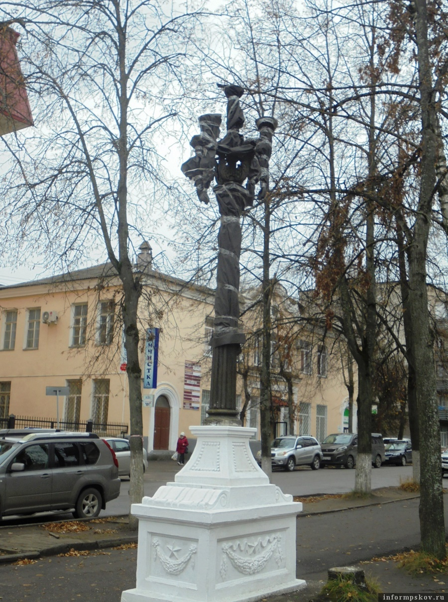 В Великих Луках идёт реставрация фонарей. Фото Великолукская правда. Новости