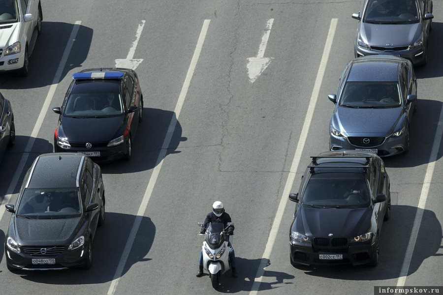 По новому закону, если автомобиль используется в частных целях, техосмотр можно не проходить. Фото с сайта Госдумы РФ
