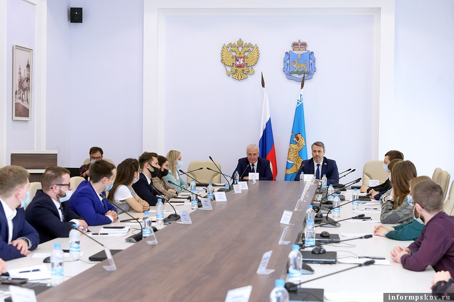 Фото: пресс-служба Псковского областного Собрания депутатов