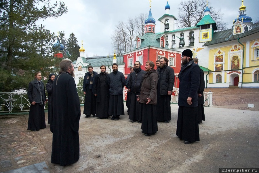 Студенты поздравили владыку Тихона. Фото: «ВКонтакте»