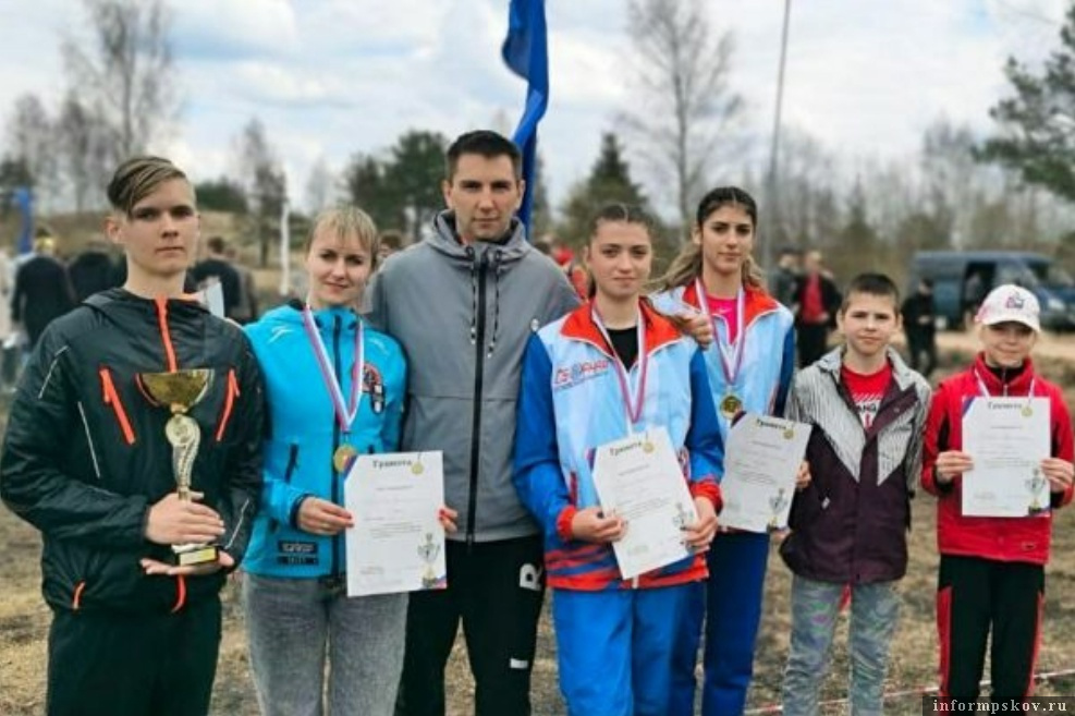 Всего в чемпионате приняло участие 12 команд. Фото Luki-News