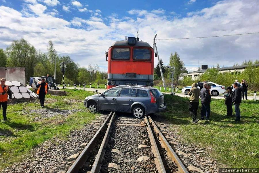Состав не успел затормозить. Фото Северо-Западная транспортная прокуратура