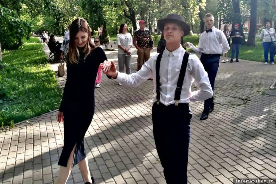 В честь Пушкина в Великих Луках вспомнили старинные танцы. Фото Telegram