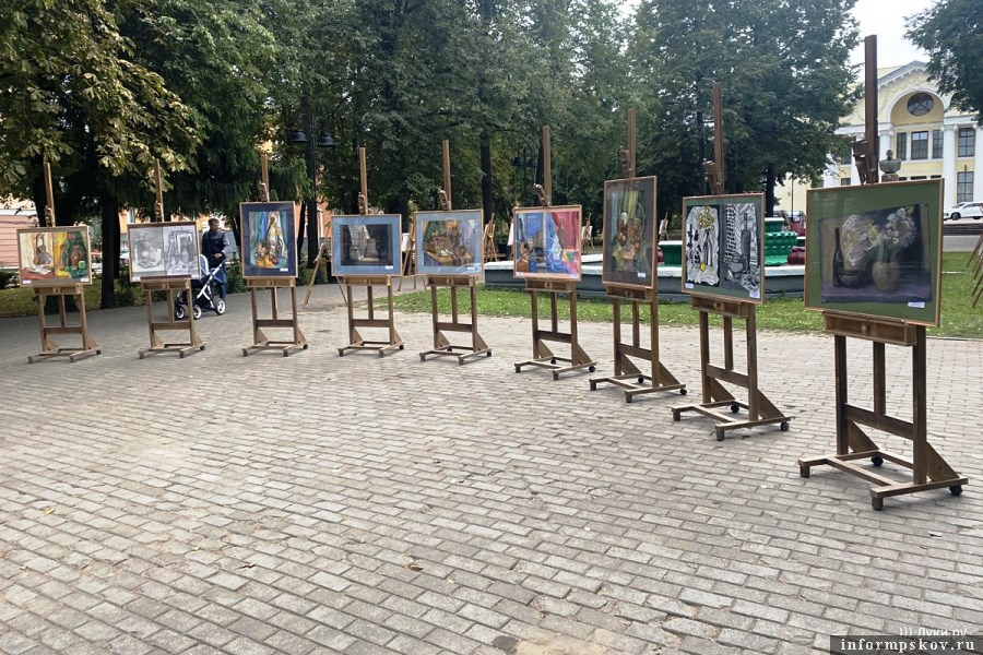 Выставка дипломных работ выпускников ДХШ в Великих Луках. Фото: Луки.ру