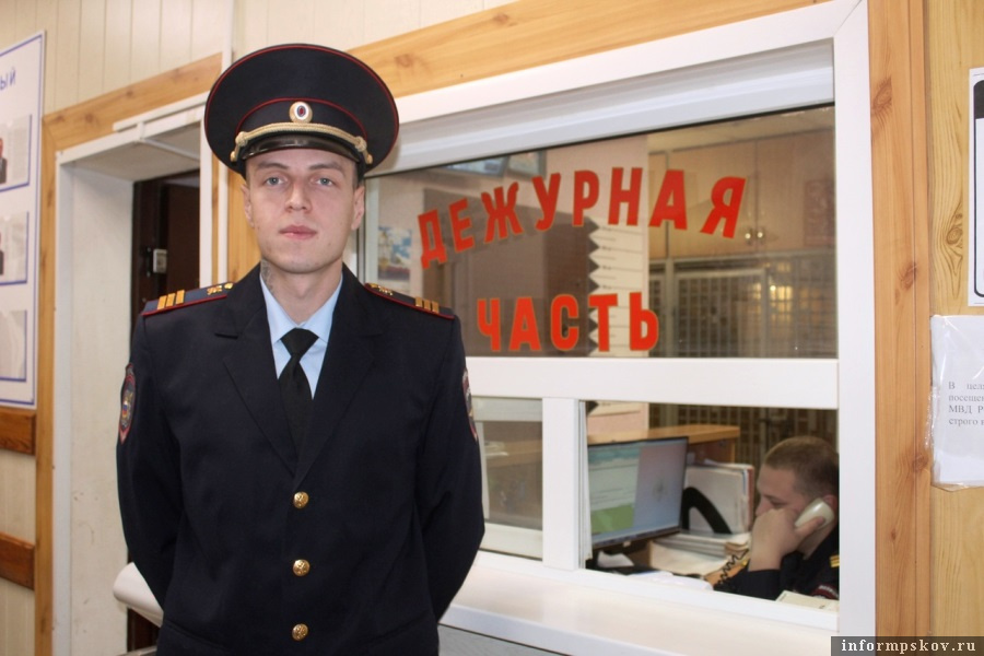 Андрей Яковлев, спасший котёнка. Фото: «Коммуна»