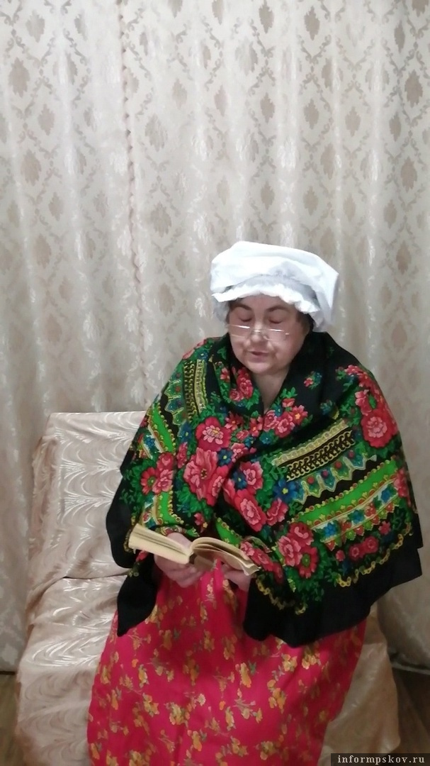 В роли Арины Родионовны Л. Николаева. Фото: «Островские вести»