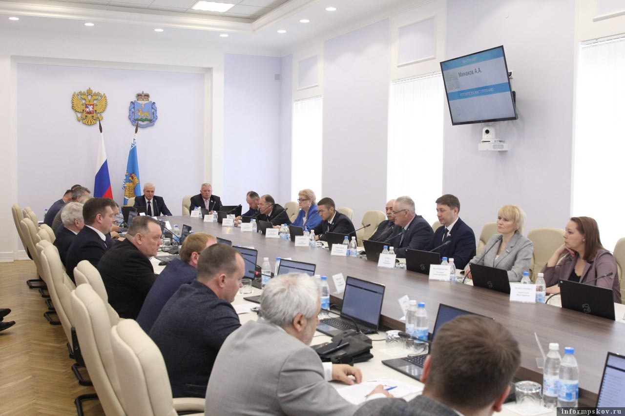Фото здесь и далее: пресс-служба Псковского областного Собрания депутатов