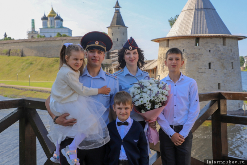 На фото: семья Тихановец