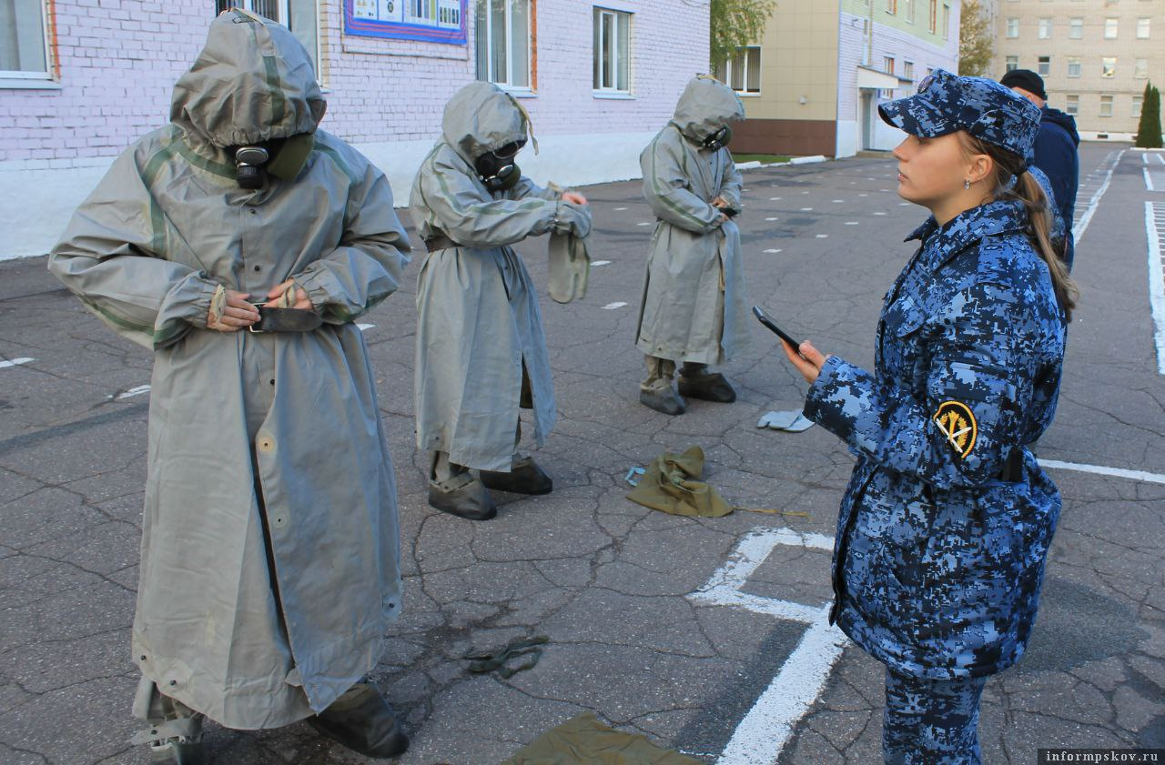 Военно-прикладные соревнования по радиационной, химической и биологической защите. Фото здесь и далее: Псковский филиал Университета ФСИН России
