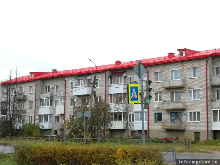 Крышу многоквартирного дома капитально отремонтировали в Усвятах. Фото: пресс-служба Фонда капитального ремонта Псковской области