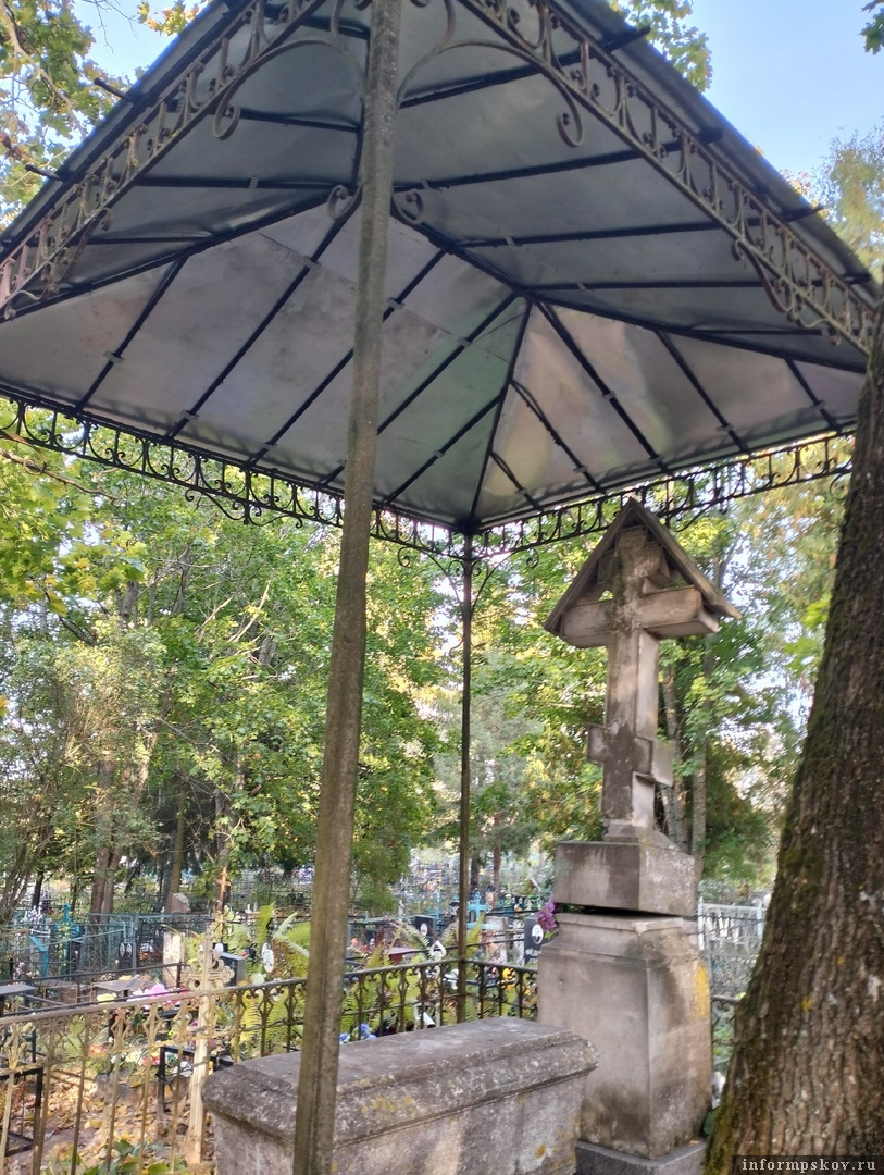Старинный склеп отремонтировали в Дно. Фото здесь и далее: соцсети главы Дновского района Михаила Шауркина