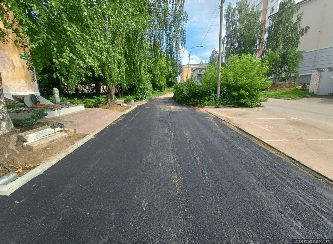 Работы по благоустройству дорог прошли в Великих Луках. Фото здесь и далее: администрация Великих Лук