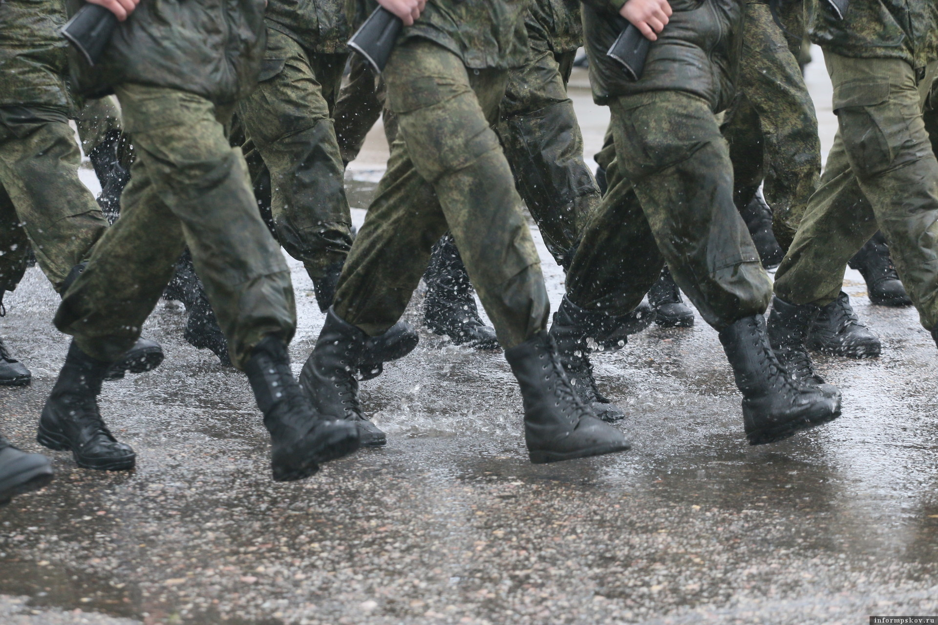 Военный комиссариат приглашает псковичей на службу по контракту. Фото: ПАИ