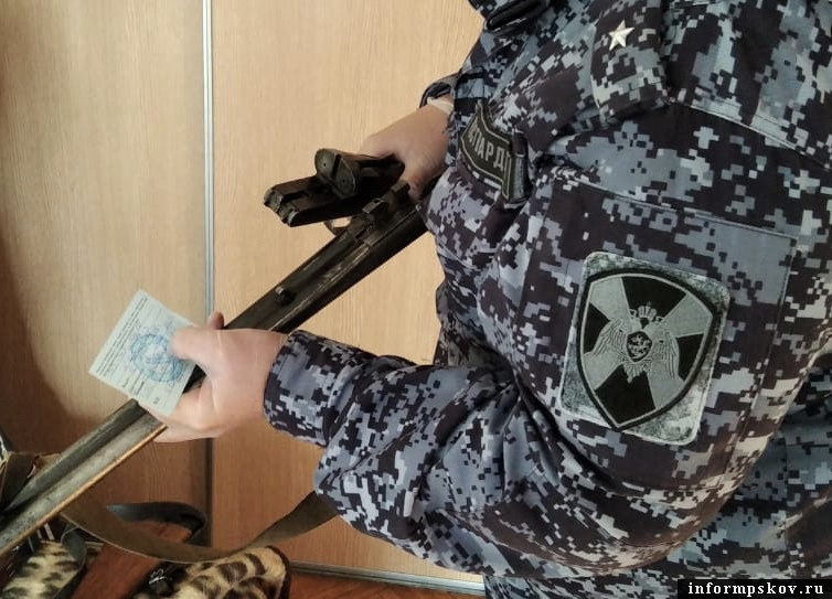 12 единиц оружия изъяли у псковичей за неделю. Фото: пресс-служба Управления Росгвардии по Псковской области.
