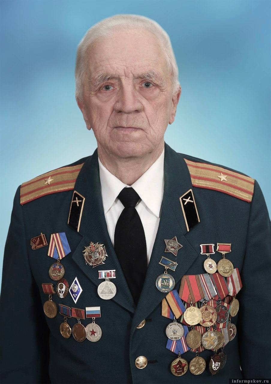 Почётный гражданин Островского района Геннадий Смирнов ушёл из жизни на 85-м году жизни. Фото предоставил глава Островского района Дмитрий Быстров