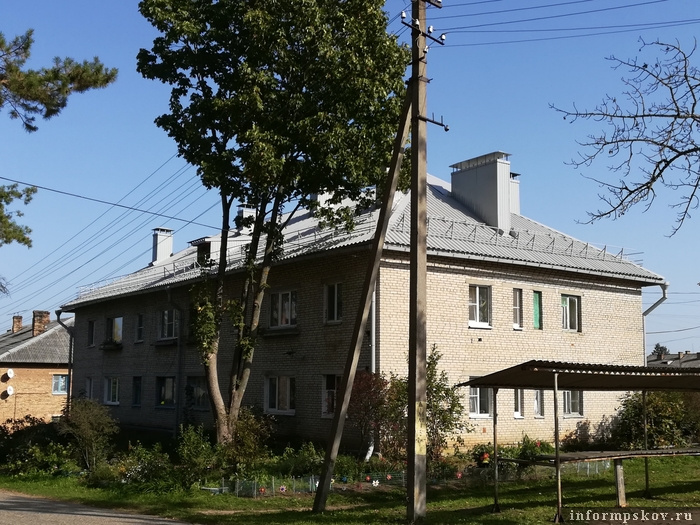 105 крыш домов планируют отремонтировать в Псковской области в этом году. Фото здесь и далее: пресс-служба Фонда капитального ремонта Псковской области