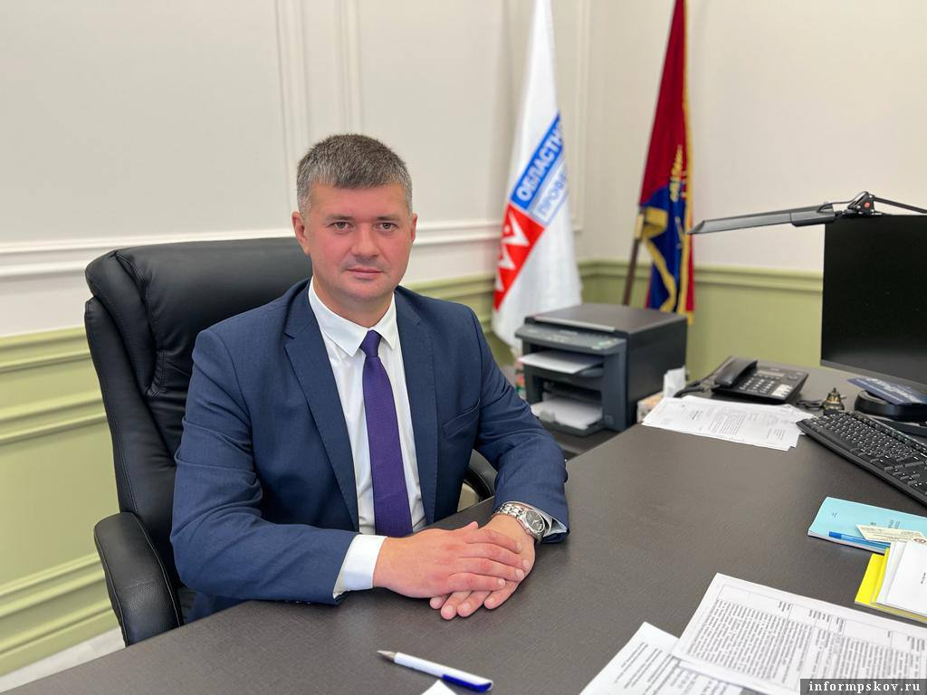 Игорь Иванов поздравил работников дорожного хозяйства с профессиональным праздником. Фото: пресс-служба Псковского облсовпрофа