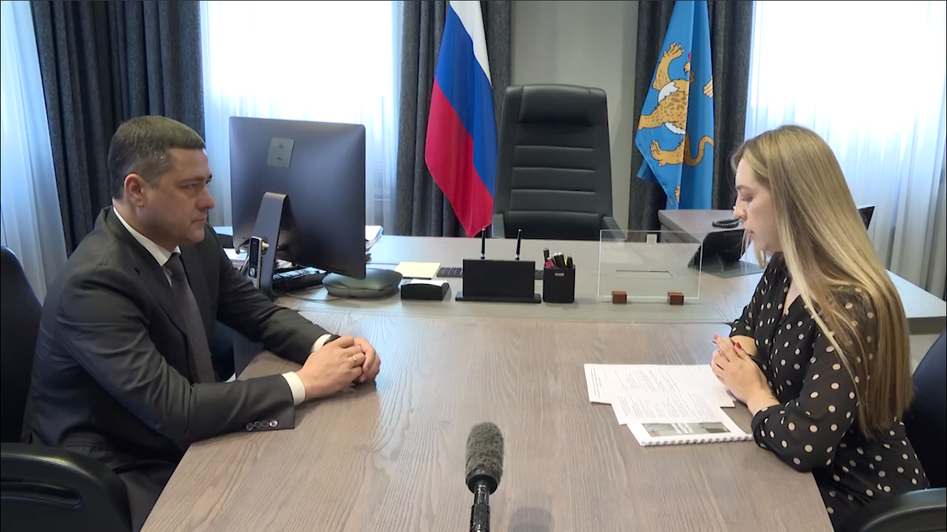 Проработать дополнительно меры поддержки граждан с нужными для региона специальностями, которые планируют переехать в Псковскую область, предложил губернатор. Фото: скриншот из видео, размещённого в Telegram-канале Михаила Ведерникова
