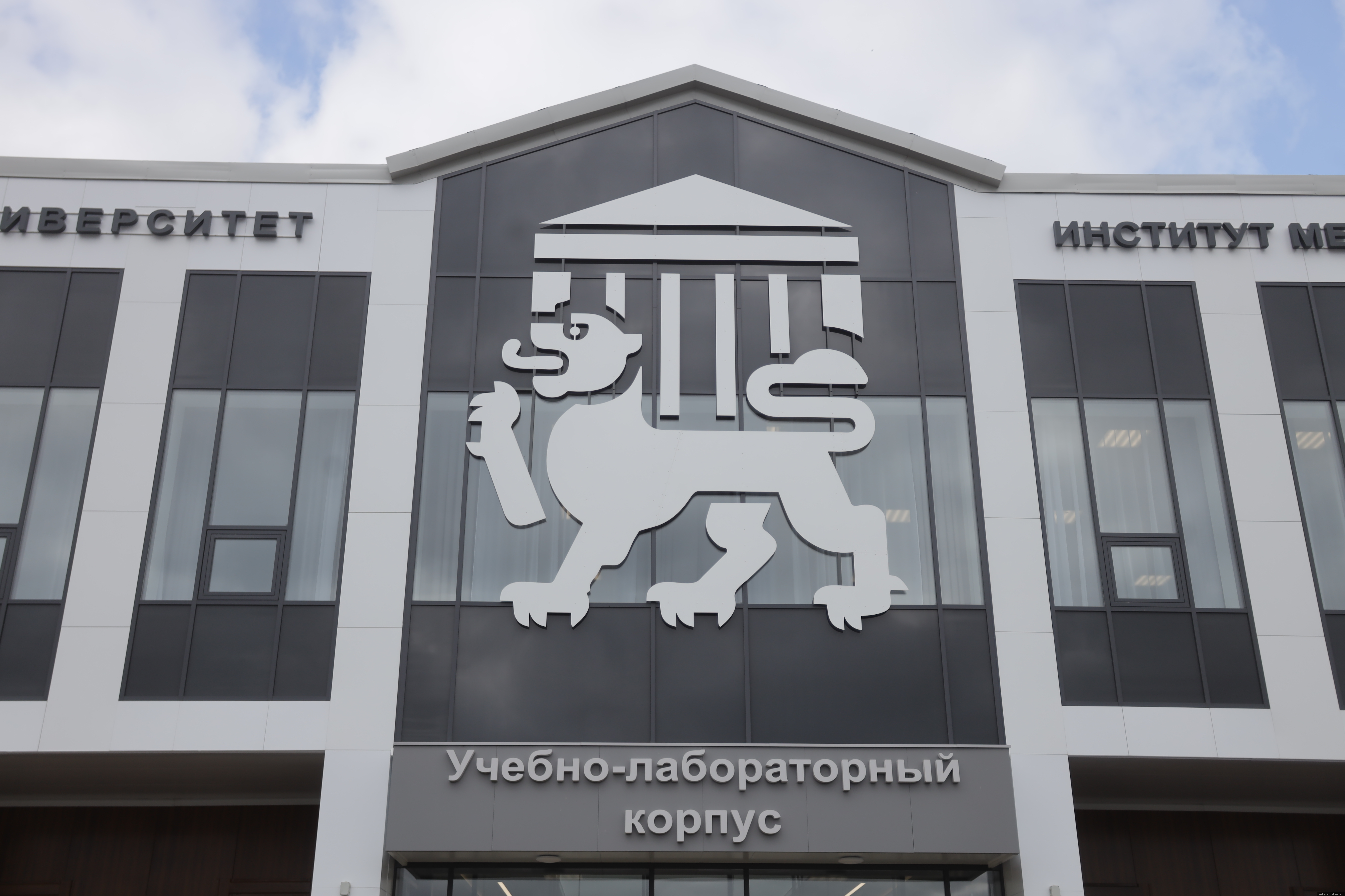 Ввод в эксплуатацию нового корпуса медфака ПсковГУ запланирован на 1 ноября. Фото: Андрей Степанов / «Псковская правда»  