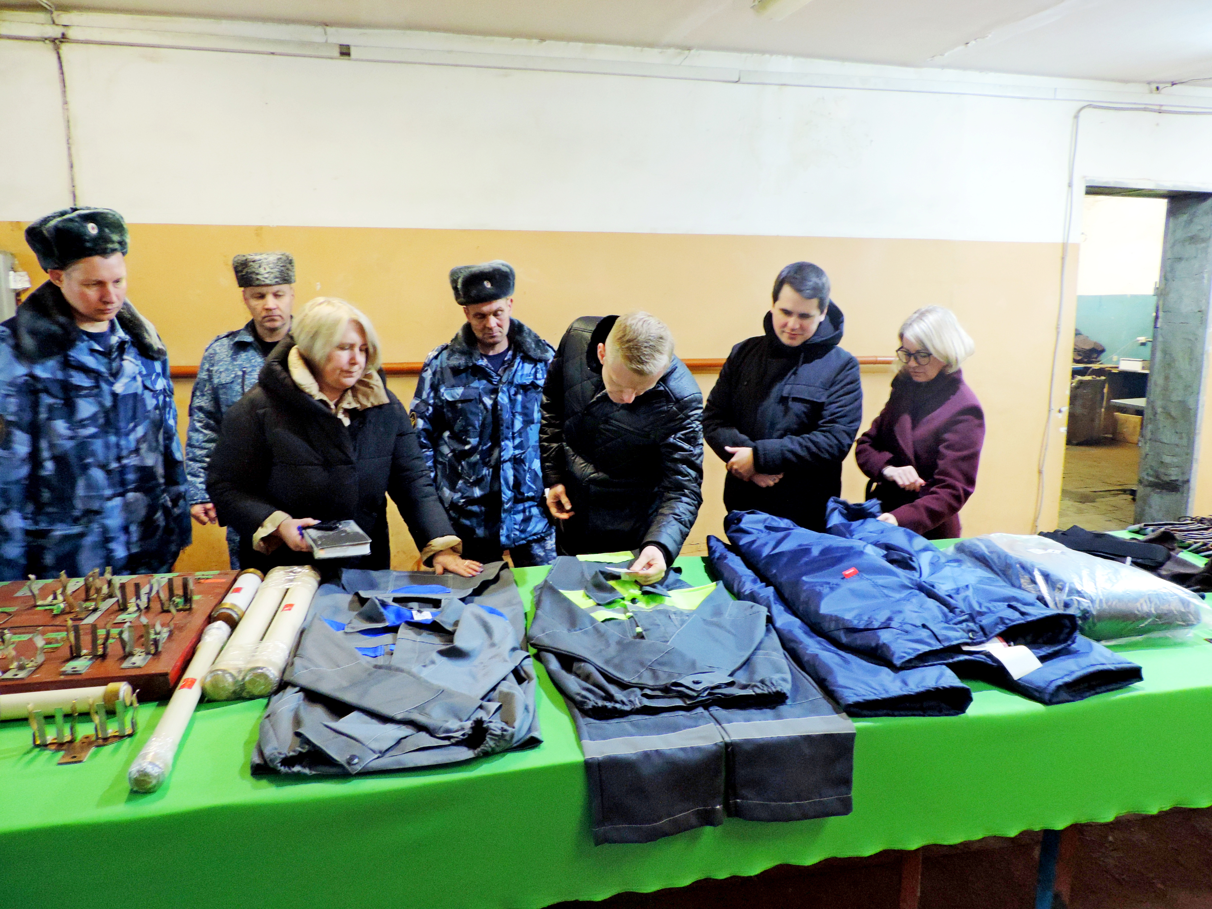 Руководители комитетов Псковской области узнали о производственных возможностях исправительной колонии. Фото здесь и далее: пресс-службе УФСИН России по Псковской области