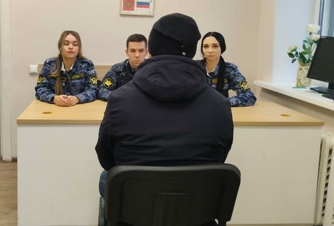 Псковские курсанты оказали правовую помощь состоящим на учёте УФСИН гражданам. Фото: пресс-служба УФСИН России по Псковской области
