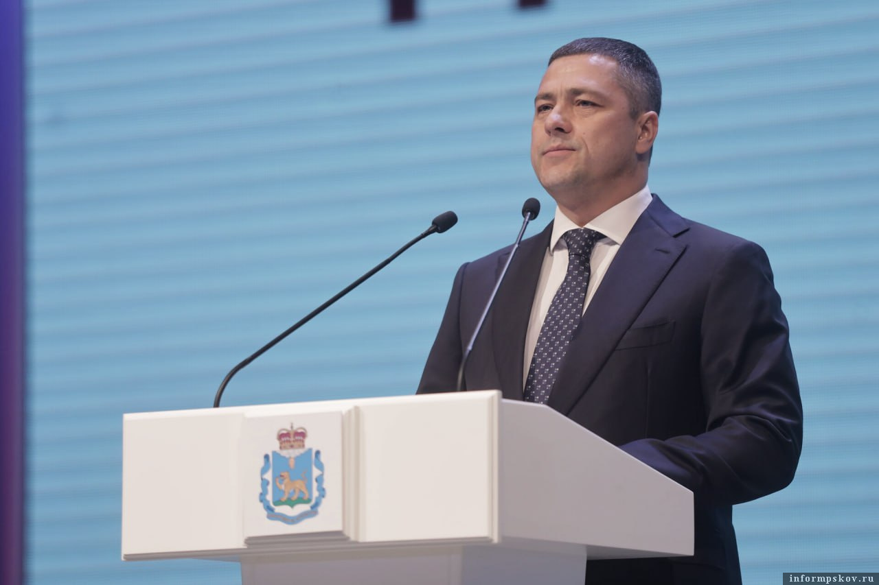 Михаил Ведерников поздравил спасателей с профессиональным праздником. Фото: ПАИ