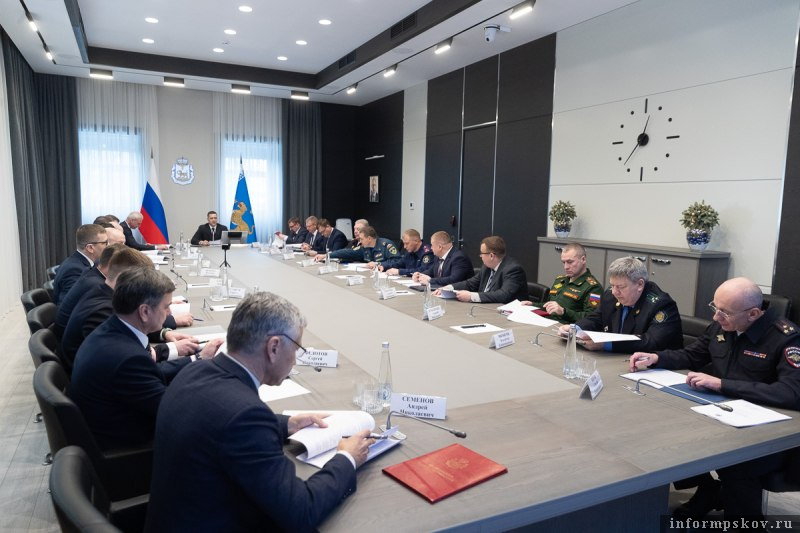 Псковская область в этом году направила более полумиллиарда рублей на вопросы обеспечения безопасности, в том числе на помощь воинским соединениям Псковского территориального гарнизона и находящимся в зоне СВО. Фото здесь и далее: пресс-служба правительства Псковской области