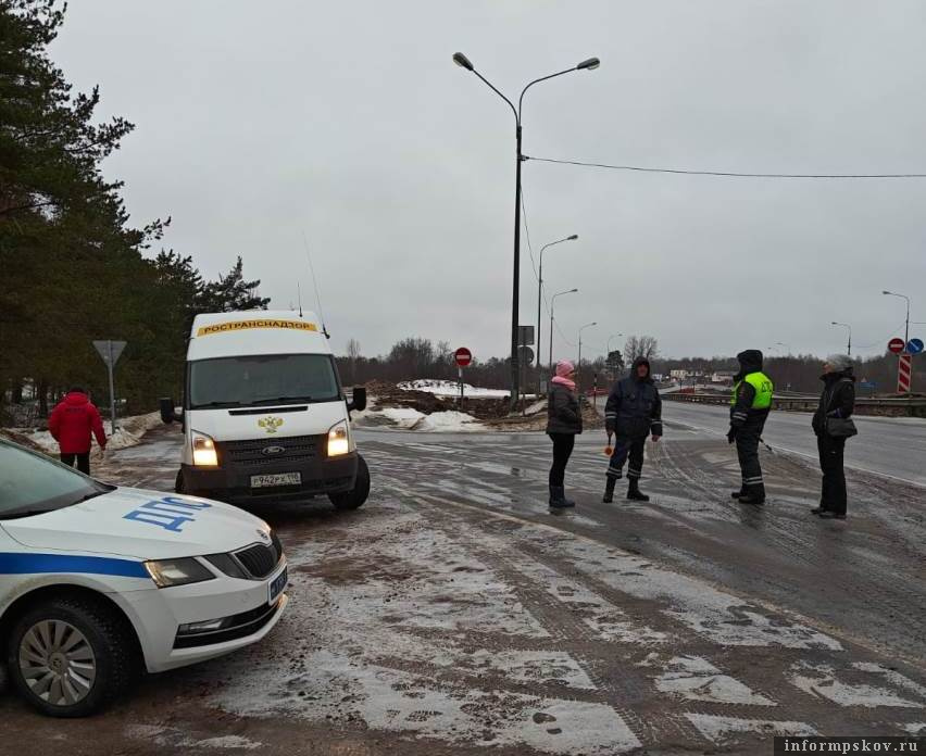 Семь правонарушений пресекли сотрудники ГИБДД в Псковской области в ходе рейда. Фото здесь и далее: пресс-служба Управления Госавтоинспекции Псковской области