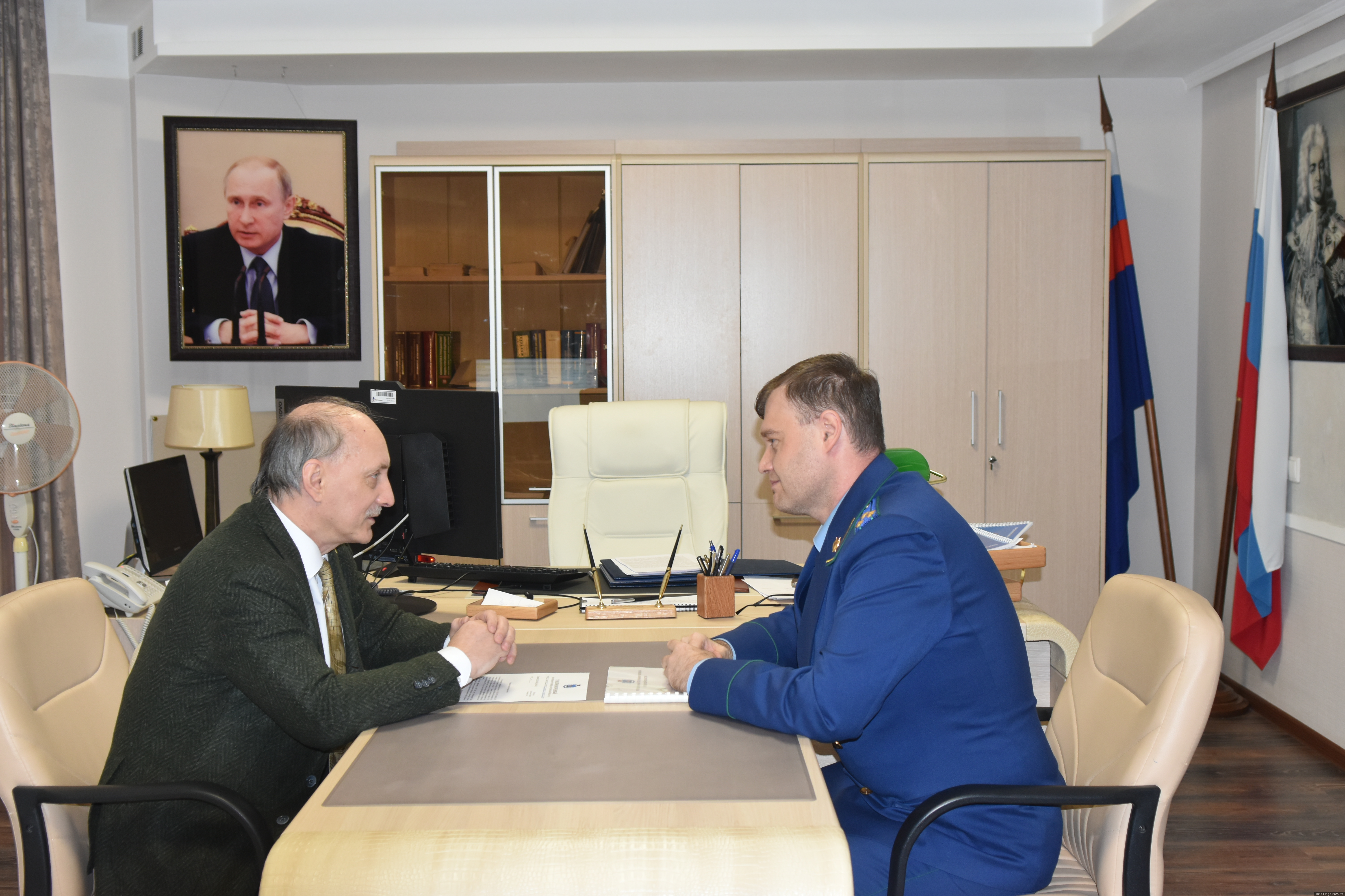 Псковский омбудсмен и областной прокурор обсудили защиту прав жителей региона. Фото предоставил Дмитрий Шахов