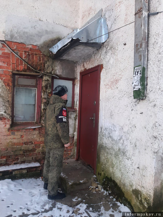 13 мигрантам в Пскове вручили повестки в военкомат во время рейда. Фото здесь и далее: военный следственный отдел СК России по Псковскому гарнизону