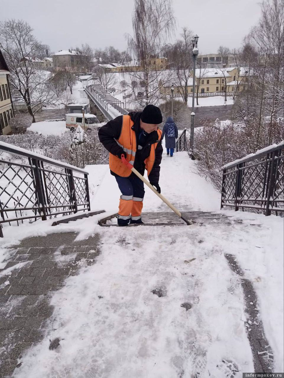 Псков убирают после снегопада. Фото: телеграм-канал Бориса Елкина