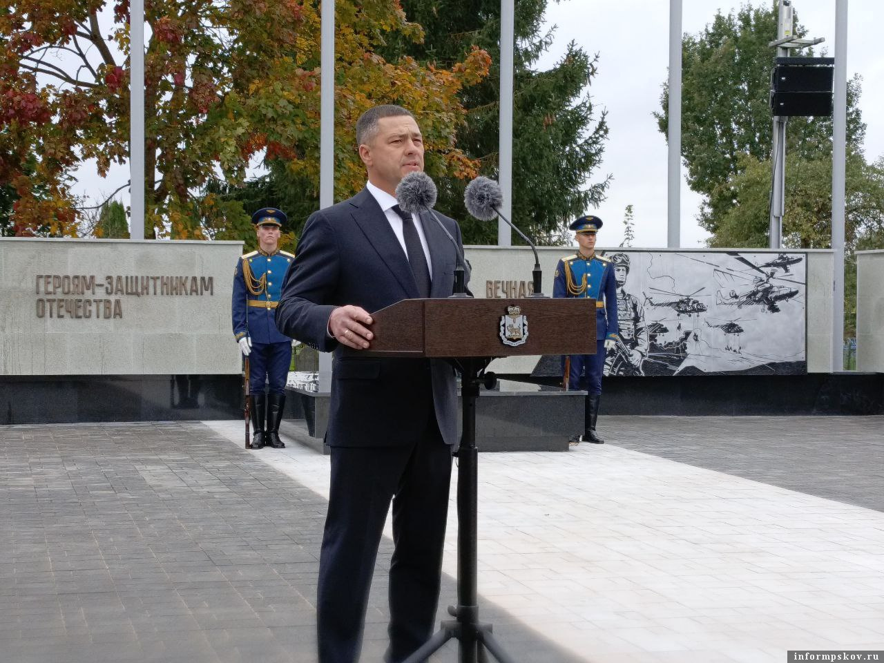 Михаил Ведерников – на открытии мемориала в Выбутах: «Сегодня здесь появился особый смысл для каждого из нас». Фото: ПАИ\