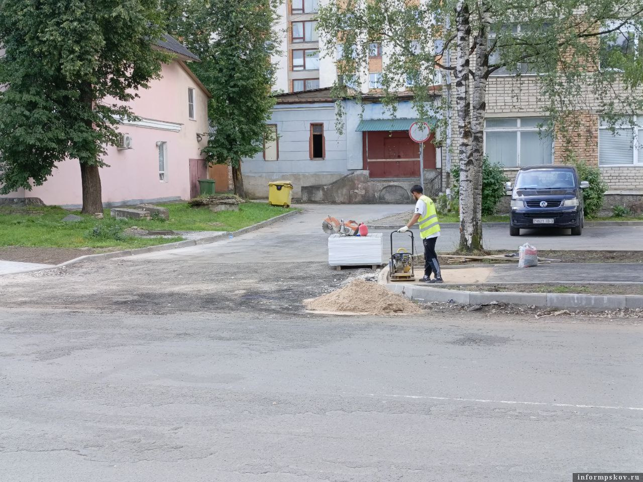 Ремонт улицы Максима Горького в Пскове. Фото здесь и далее: ПАИ