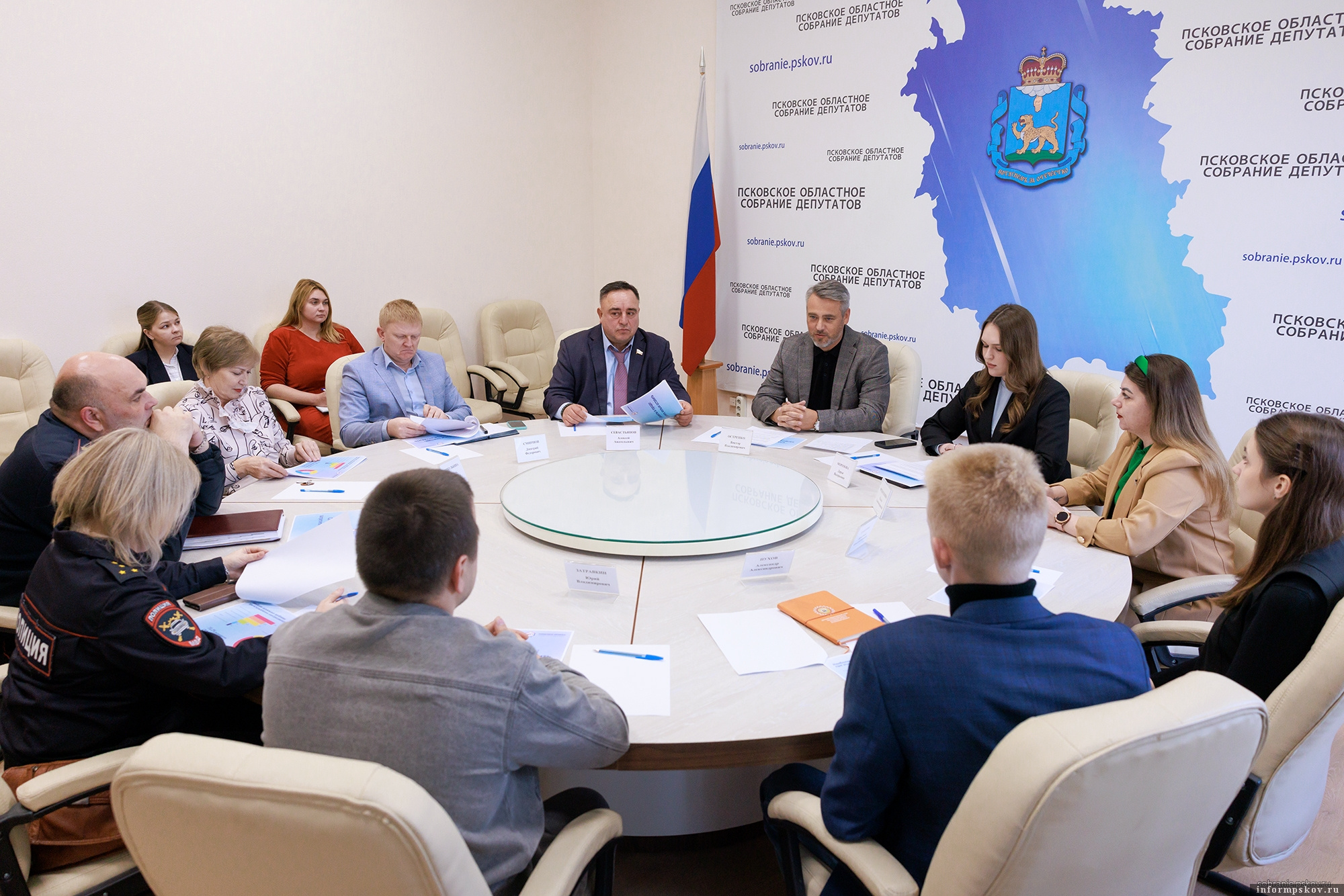 Фото здесь и далее: пресс-служба Псковского областного Собрания депутатов
