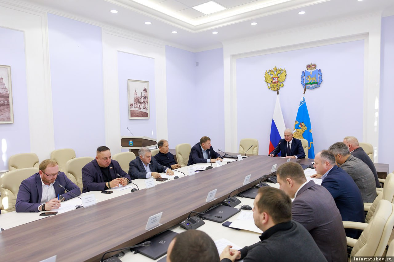Фото здесь и далее: пресс-служба Псковского областного Собрания депутатов