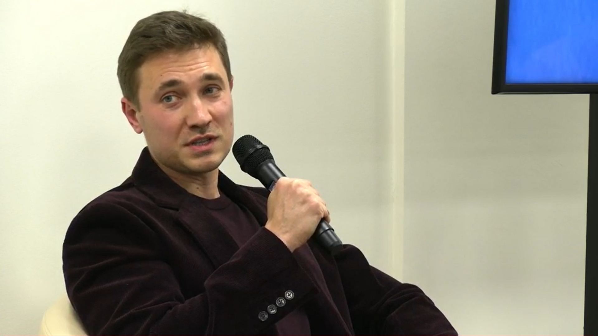 Дмитрий Сергиенков. Скриншот трансляции форума